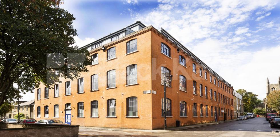 			VIRTUAL TOUR AVAILABLE!, 2 Bedroom, 1 bath, 1 reception Apartment			 DOVE ROAD , CANONBURY-ISLINGTON